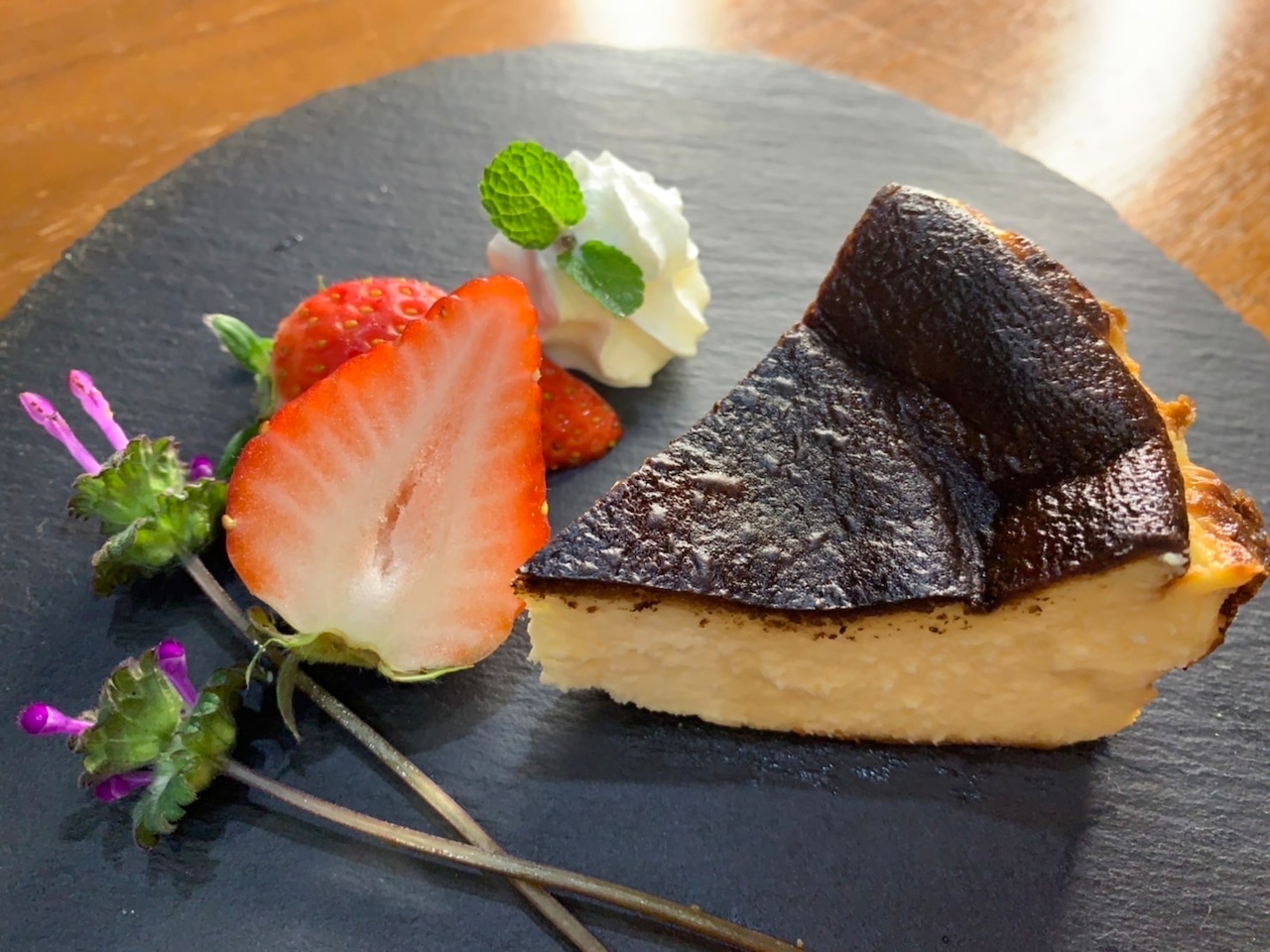 燻製バスク風チーズケーキの断面